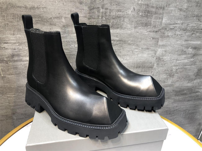 Ba*len*cia*ga boot