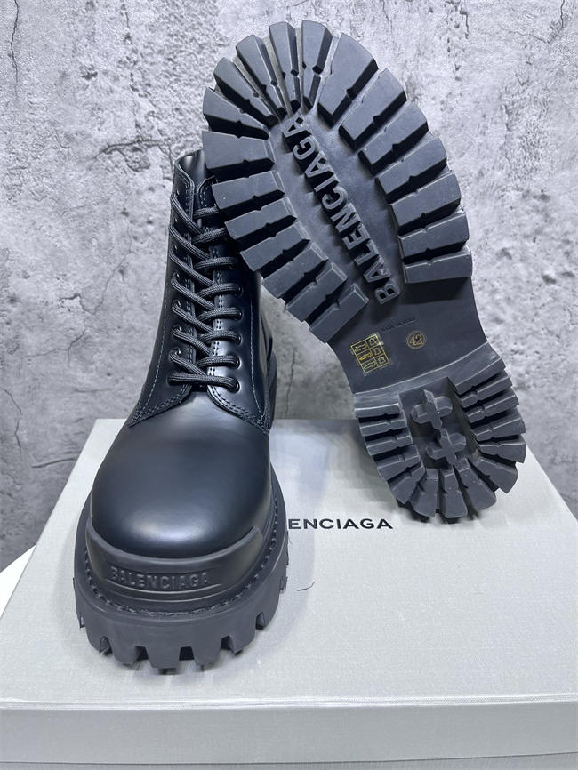 Ba*len*cia*ga boot