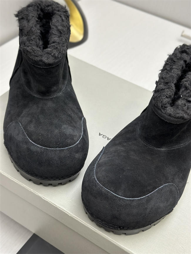 Ba*len*cia*ga alaska fur boot