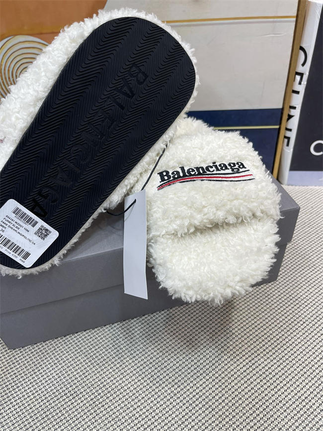 Ba*len*cia*ga furry slide sandal