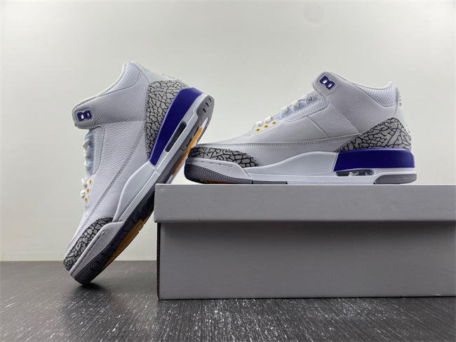 869802-907  Jordan 3/8 Retro 